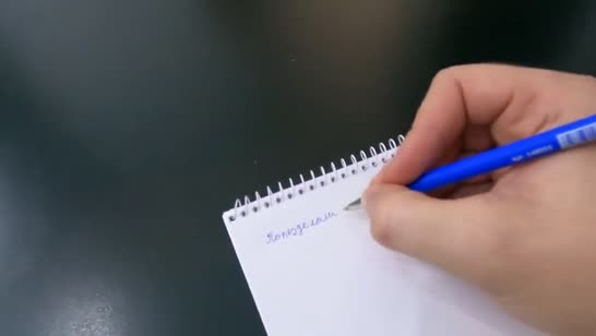 Роскошная русская милфа эротично заигрывает с чуваком 2