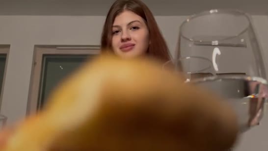 Рыжая бабенка наслаждается домашним сексом 1