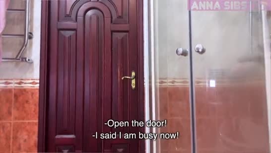 Намочил сводной сестре одежду и пришлось раздеваться 1