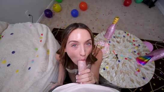 Чел подарил девушке на Днюху свой большой елдак 2