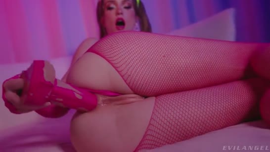 Гламурная стриптизерша разогревается с игрушкой и дает клиенту