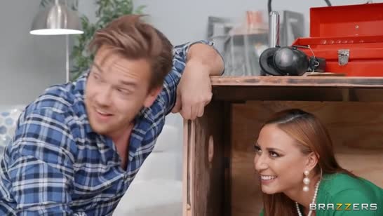 Cassie Del Isla оголила сиськи перед соседом и дала в зад 2