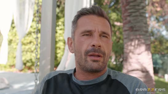 Эта сисястая азиатка обожает здоровые пенисы 2