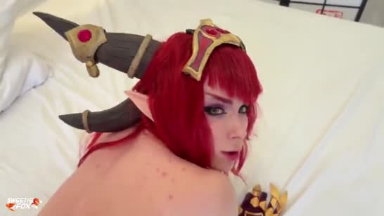 Деваха для разнообразия решила одеть косплей наряд 7