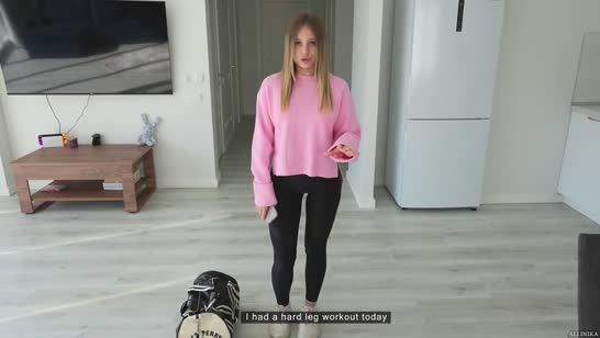 Парниша приласкал накаченную попку девушки после тренировки 1