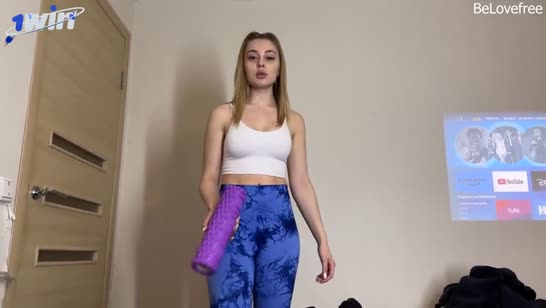 Спортивная мачеха оседлала стояк пасынка 1