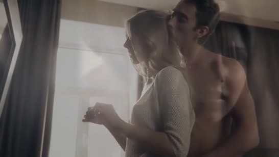 Ласковый бойфренд порадовал девочку романтическим сексом 1