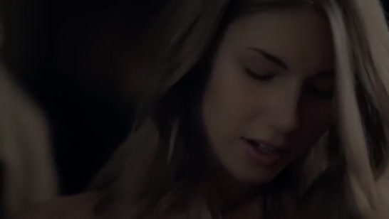 Ласковый бойфренд порадовал девочку романтическим сексом 2