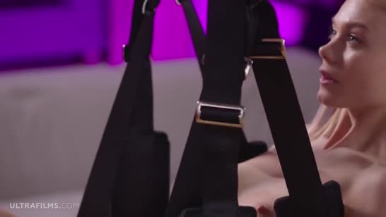 Умелый трахарь доставил молодой девушке оргазм 6