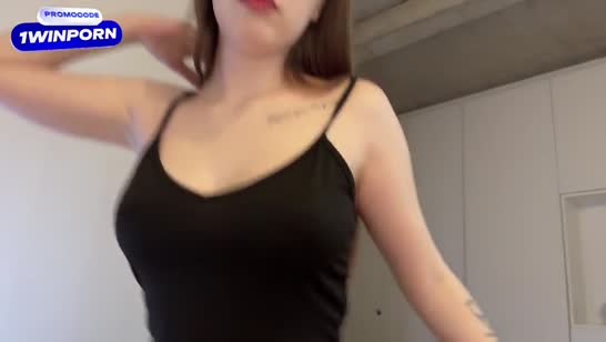 Чика одела красивое платье и согласилась перепихнуться