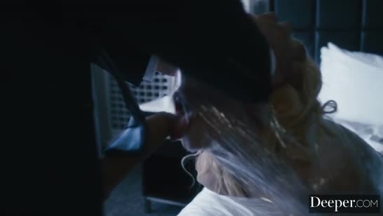 Замотал блондинку пленкой и жестко отодрал ее 2