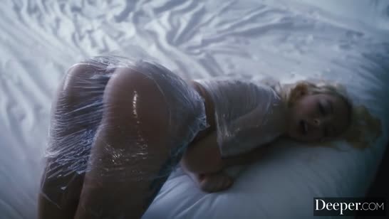 Замотал блондинку пленкой и жестко отодрал ее