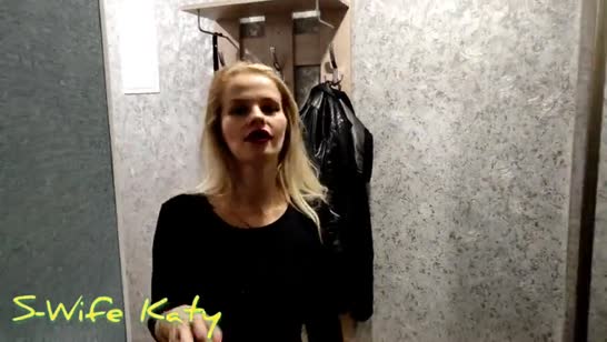 Девочка в красивом платье пришла к бойфренду в гости на чай 1