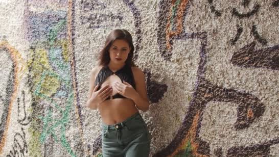 Студентка демонстрирует попку и классную фигуру 2