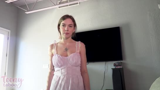 Милашка Венус Виксен пристроилась на толстый пенис 1