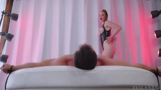 Scarlet Chase порадовала своего любовника секс нарядом 1