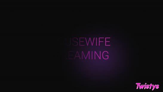 Молодые подружки практикуют фистинг и балуются вибратором 1