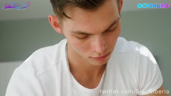 Красивые девочки устроили групповой порно массаж 2