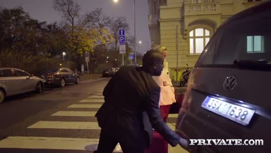 Доверчивая Виктория Пьюр быстро оказалась в койке с негром 2