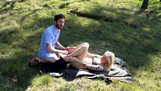Бесстыжая парочка устроила порно пикник прямо на природе