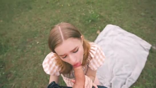 Богатенький парень вывез любовницу на природу потрахаться 5