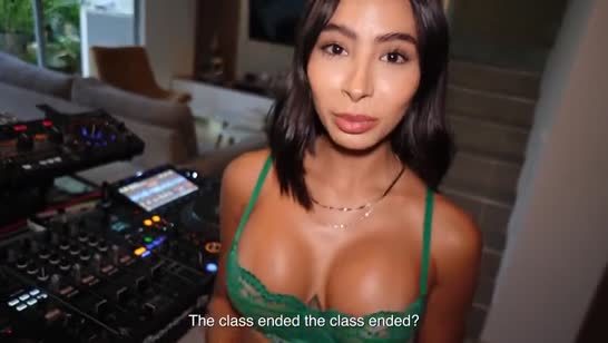 Спортивная сучка снимает жесткую порнуху от первого лица 2