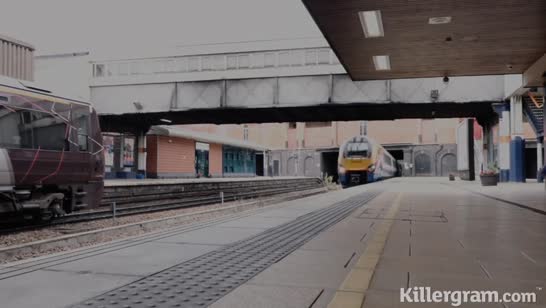 Офисная сучка Элла Хьюз любит потрахаться на работе 1