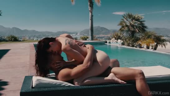 Влажная Aidra Fox классно шпилится с негром на улице