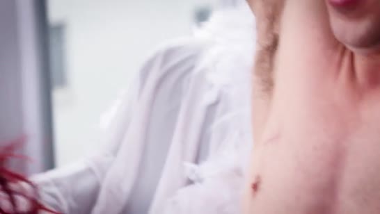 Сисястая хозяйка щеголяет в откровенном видео 6