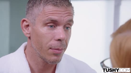 Отвязная студентка трахается в анал со взрослым 1