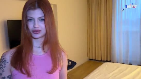 Скромная татуированная телочка не смогла отказать парню 1